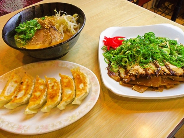 ぎょうざとらー麺の店 かじ村の写真1