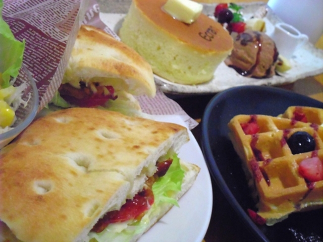 カフェエクラン 三原店の写真1