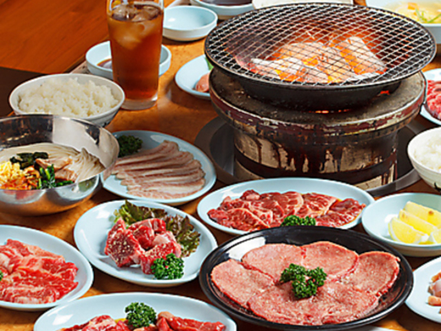 炭火焼肉 七輪 茨木店の写真1