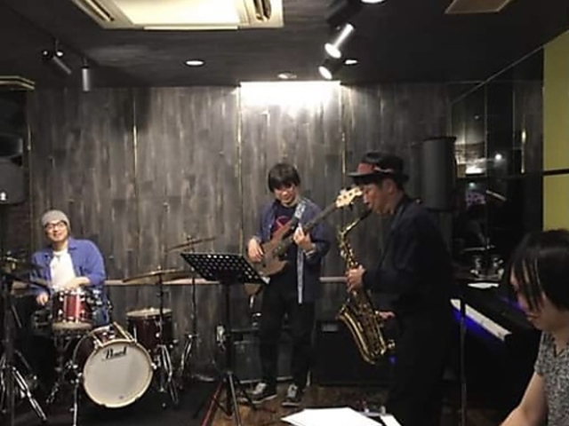 楽器とお酒とTerusies テルシーズの写真1