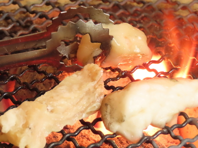 炭火ホルモン焼き しちりん 初石店の写真1