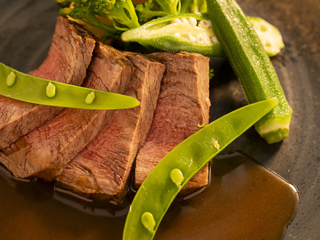 石垣島 肉料理とワインの店BROS.の写真1