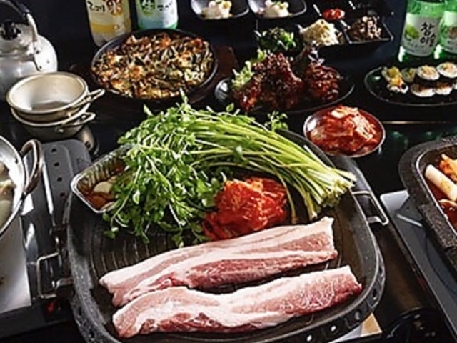 昼耕夜鶏 ジュギョンヤダク 韓国キッチン 三宮店の写真1