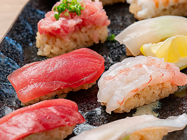 大衆すし酒場 魚雷 ぎょらいの写真1