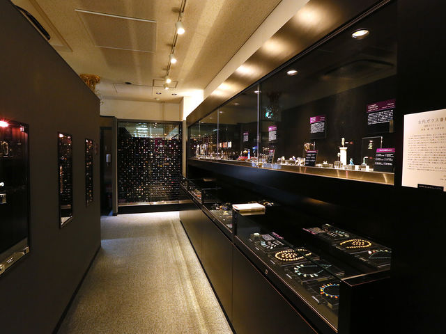 玉が冷めるのを待つ間、展示の見学へ。_KOBEとんぼ玉ミュージアム