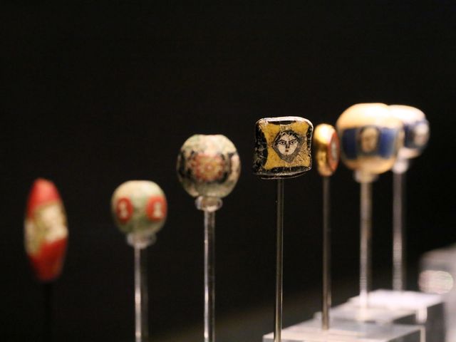 【古代ガラス讃歌】羽原明徳コレクション_KOBEとんぼ玉ミュージアム