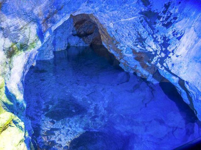 稲積水中鍾乳洞の写真1