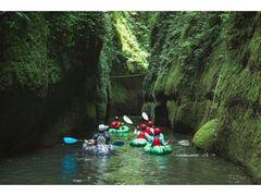 由布川峡谷パックラフトツアーの写真1