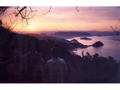 紫雲出山の頂上で初日の出の写真1