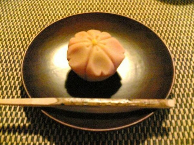 鶴屋吉信