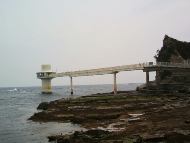 勝浦海中展望塔
