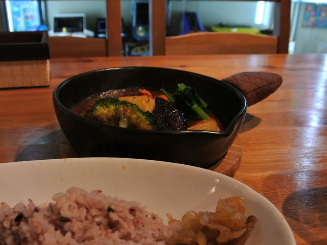 紫黒米をブレンドしたご飯
ポリフェノールたっぷりです_箱根かれー心
