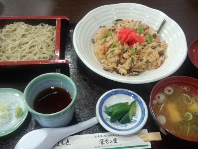 山菜とコシヒカリの炒め御飯_物産館 深雪の里