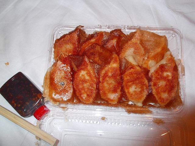 持ち帰り用「羽付き焼餃子」_金春