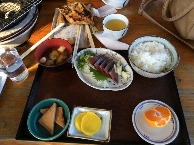 藁焼きカツオタタキ定食1080円_黒潮本陣