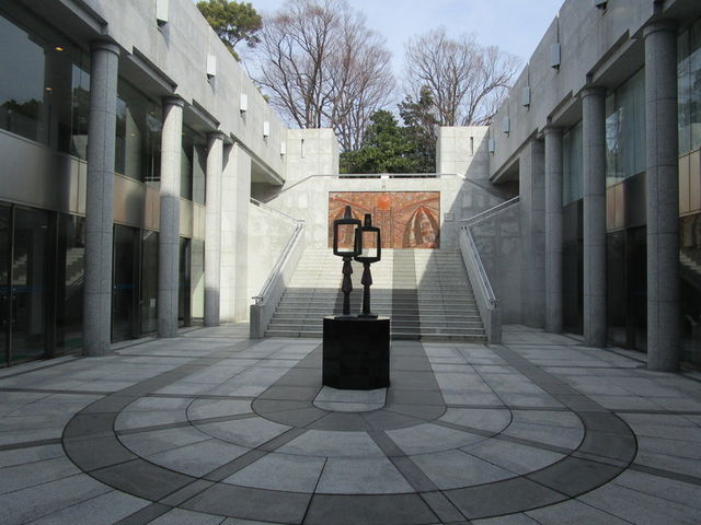 中庭オブジェ_広島国際会議場