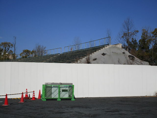 外野席_旧広島市民球場跡地