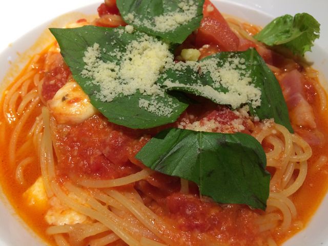モッツァレラとトマトパスタ_MACCARONI マカロニ 名古屋