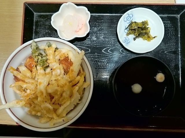 白エビ天丼定食(お刺身付)\1,680です。_白えび亭