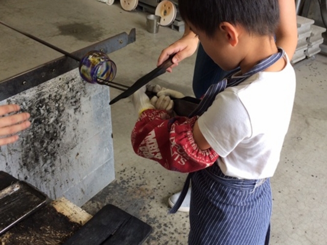 年長の子供が体験させていただきました。_ガラス工房 元
