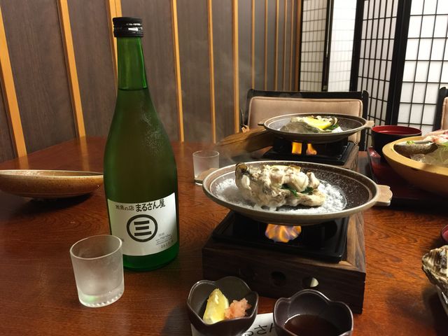 オリジナル日本酒、一号売りも有るよ。ビンでちゅうすると、持ち帰り出来ました。_まるさんや
