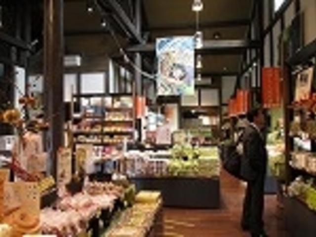 お土産品コーナー_酒田市観光物産館「酒田夢の倶楽」