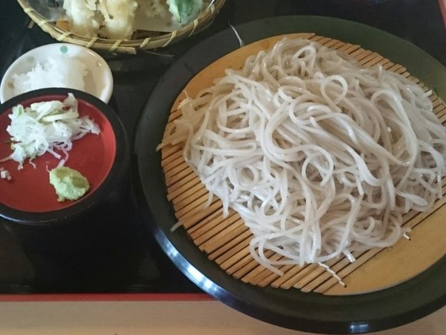 天ザルそばです。_手打ちそば処 おおほり