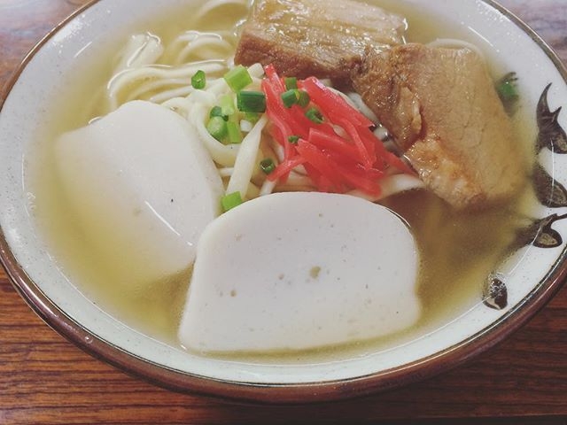 沖縄そば
出汁が効いてます_ひがし食堂
