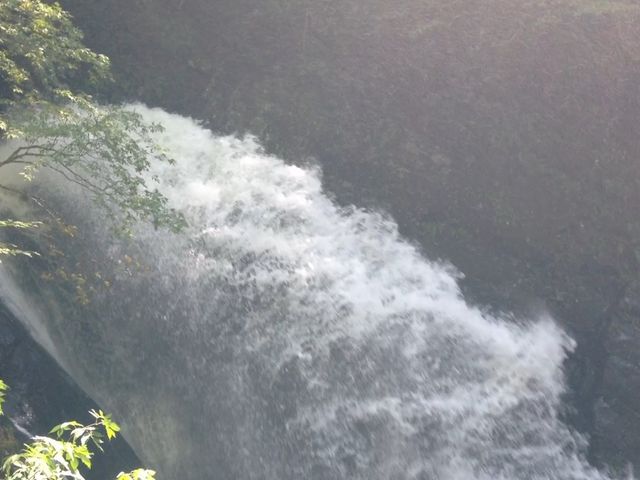 【2015年9月12日撮影】殺人の滝(大雨の翌週、1年前の2倍以上の勢いだった_世立八滝