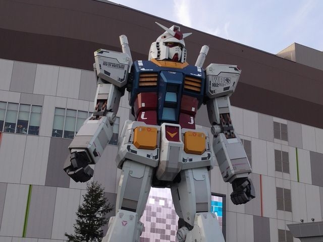 遠くを見つめるガンダム_ダイバーシティ東京 プラザ