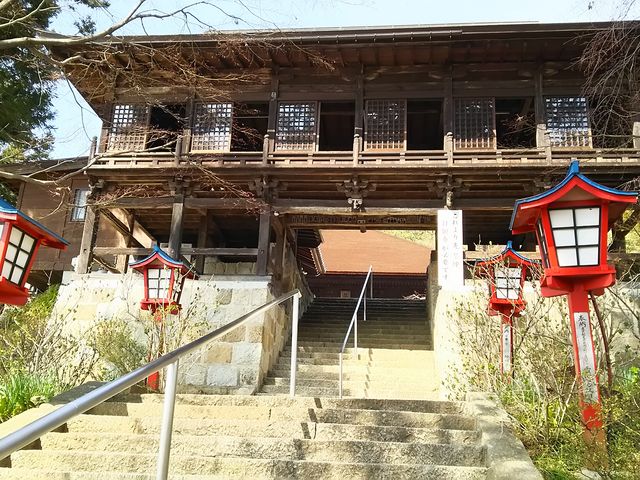楽屋堂の奥に薬師堂が見えます。_大善寺