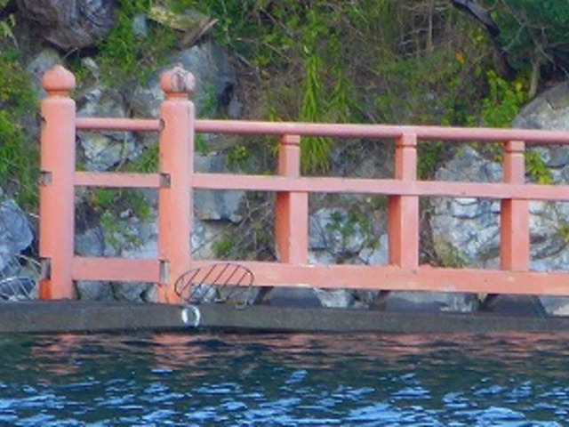 宮城県・気仙沼市・魚町・被災した浮見堂(全てのライト設備も被災したままの状態)_浮見堂