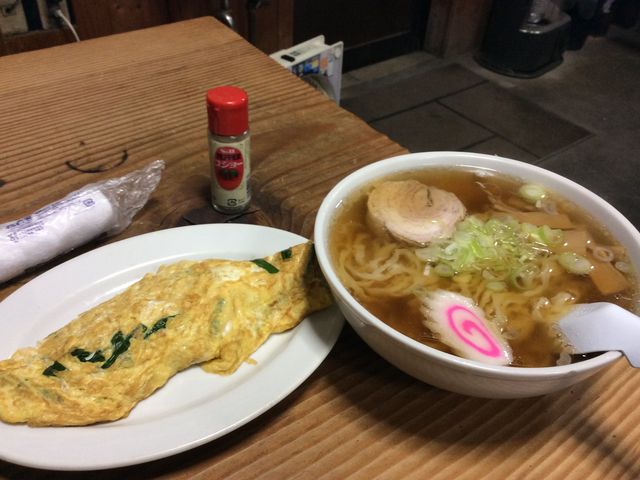 醤油ラーメンとニラ玉_しんちゃんラーメン