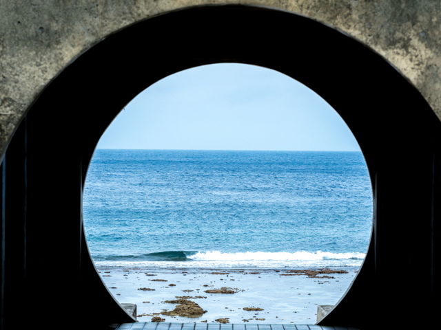 丸の向こうに海だけ_ダンヌ浜