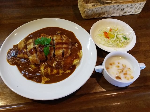 ボルガライス_KITCHEN TABLE