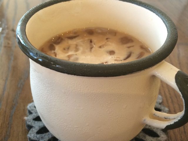 有機栽培の豆を使ったアイスコーヒー。クリームが入っていて優しい甘みがあります。_バニヤン