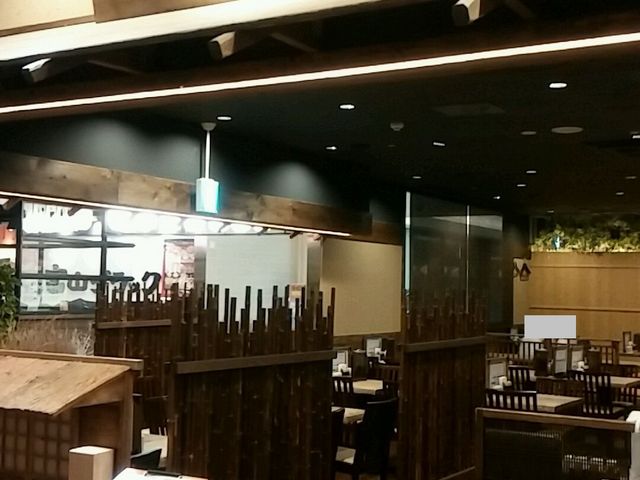 開放的な店内_越後屋 平次 秋葉原店