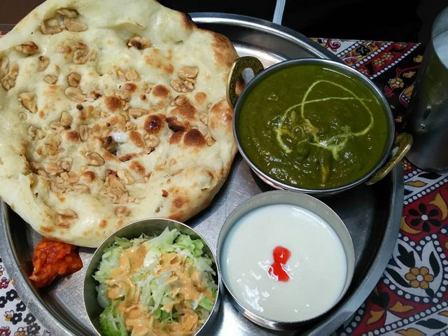チキンサグサカレー!
と〜ても美味しいですよ〜(^ ^)_ビンドゥ BINDU 八尾本店