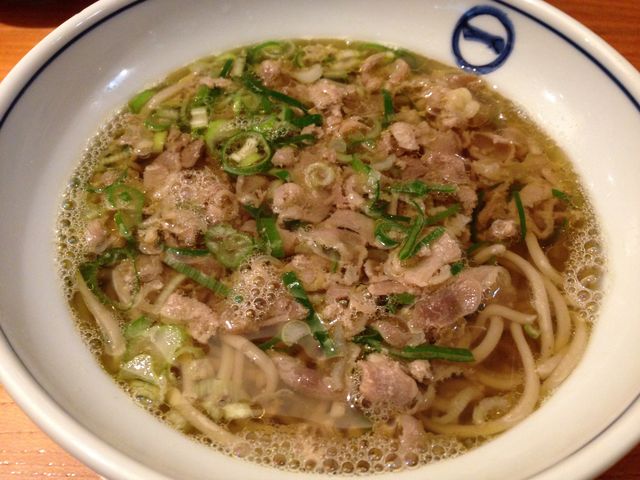 一番人気のかしわ蕎麦_丸一そば屋