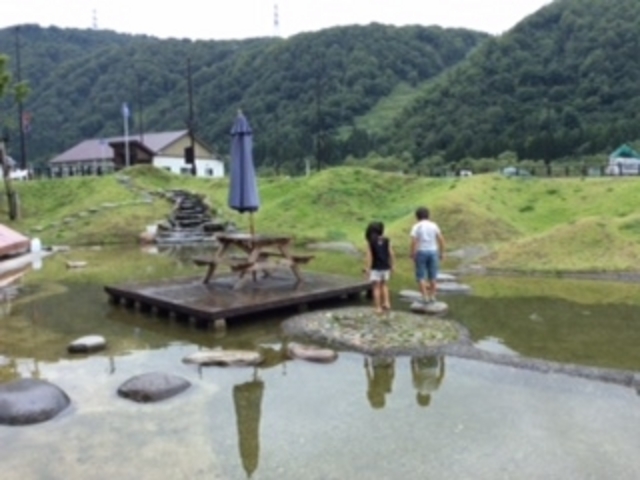 建物の前のお池_道の駅 みつまた