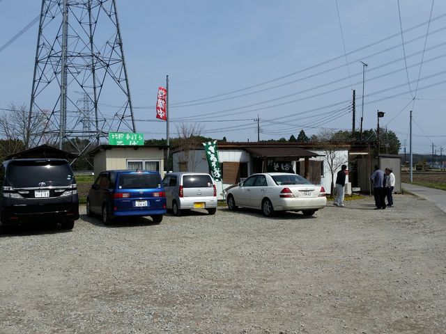 プレハブの小さいお店です。美味しい田舎そばが食べれます。_たかつき