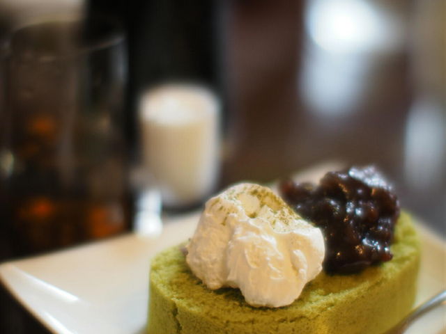 唯一楽しめた抹茶のロールケーキ。
でもコーヒーが美味しくないので台無し。_画廊喫茶ユトリロ