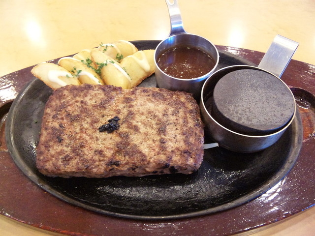 ビーフハンバーグステーキがおいしい。_ココス千葉青葉の森公園店