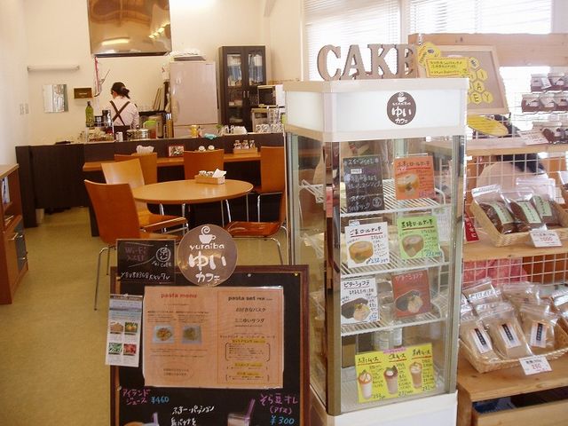 特産のゴマを使ったロールケーキが楽しめる_ゆいカフェ