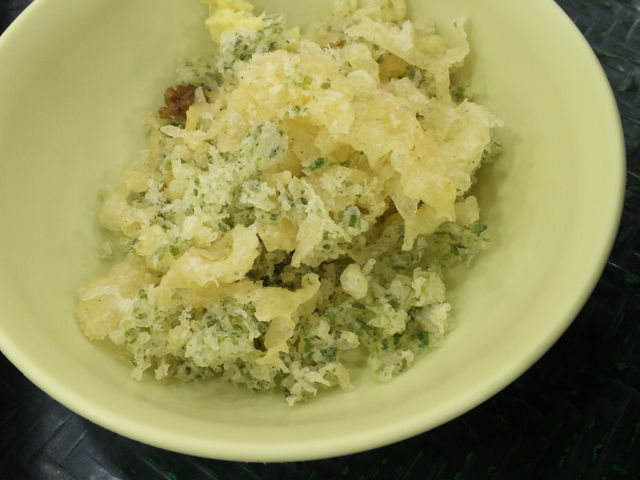 揚げカスの春菊片がウレシイ_はなまるうどんアピタ静岡店