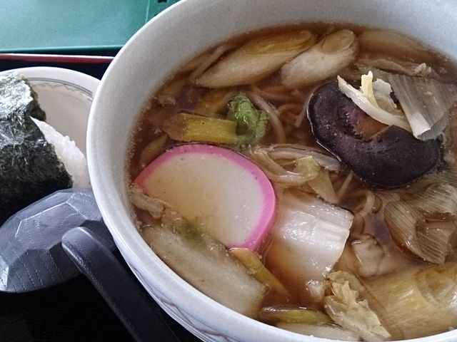 空知野そば(ランチタイムはおにぎりサービス)_そば処 からまつ園 本店