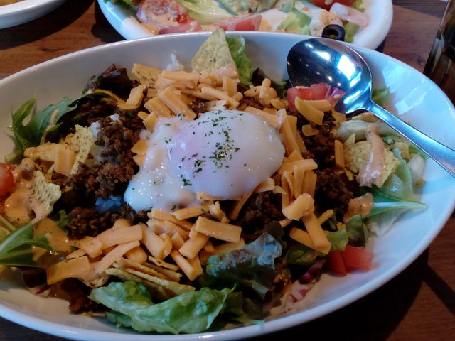 大皿にどーんと盛られています_Village Vanguard DINER 下北沢店