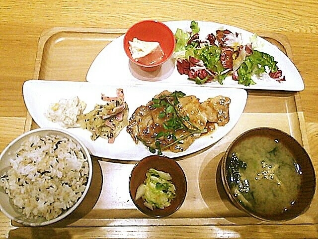 野菜たくさん_おぼん de ごはん ラゾーナ川崎店