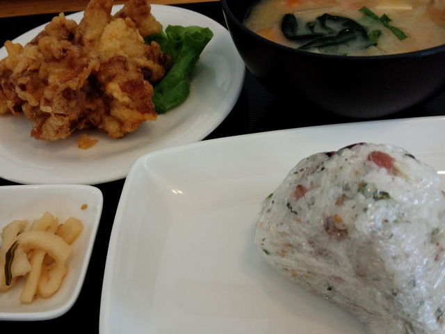 ランチ_おにぎり仁多屋