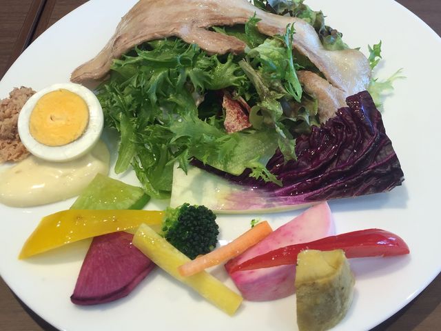 ランチコースの前菜サラダ。_肉と野菜の農家イタリアン Arigato